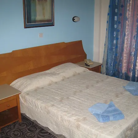 Onisillos Hotel 2*