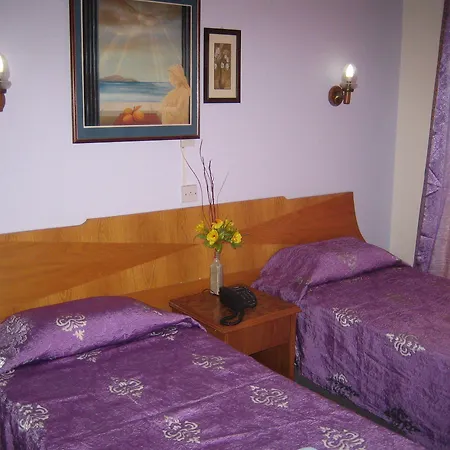 أونيسيلوس فندق