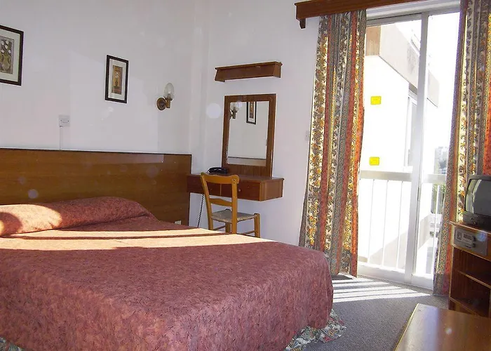 オニシロス ラルナカ